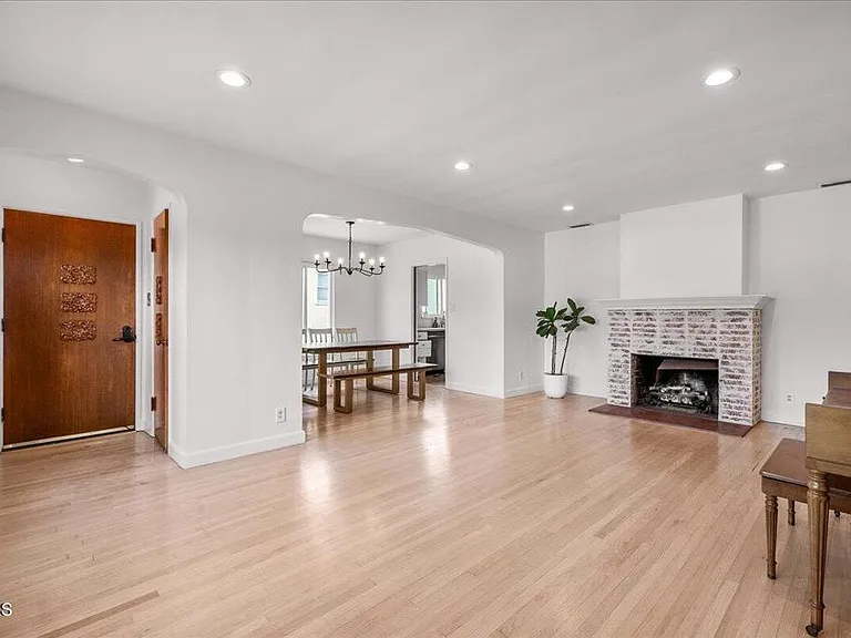 416 Dartmouth Rd — Photo 1
