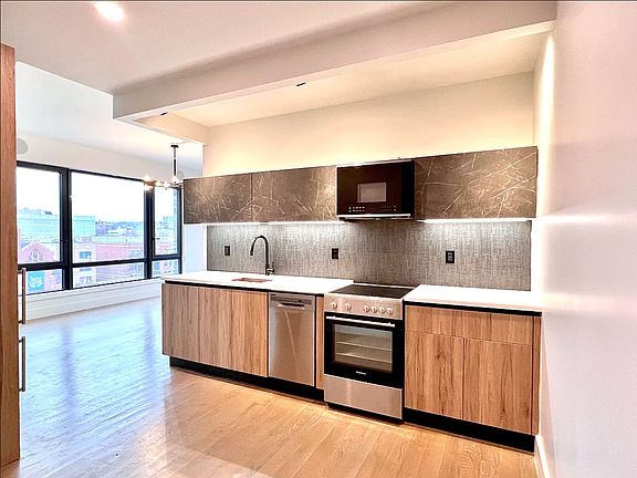 4th image of 885 Rogers Ave #612