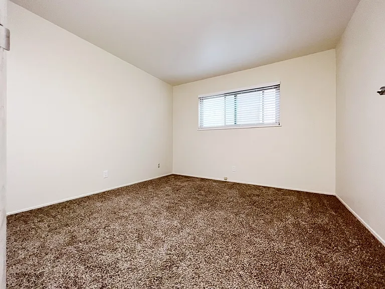 Vernon Apartments — Photo 22