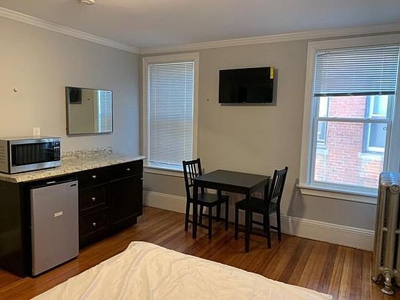 3rd image of 675 Beach St #20
