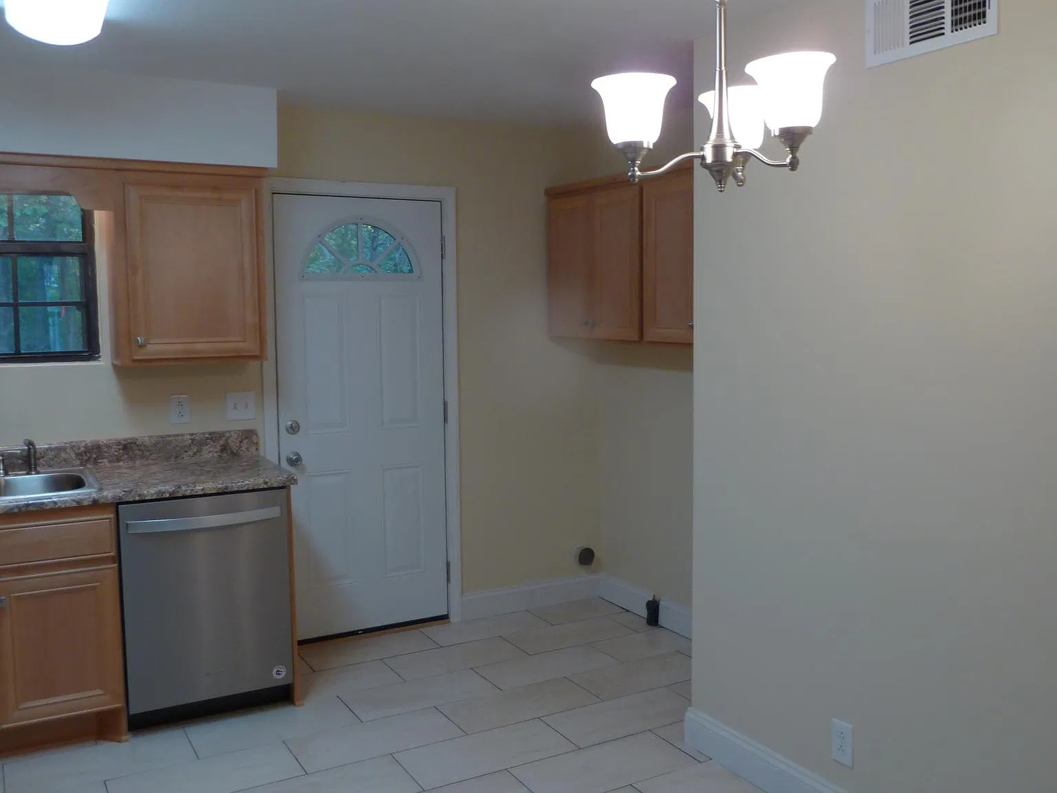 2 bed, 768 sqft, $1,285 — Photo 2
