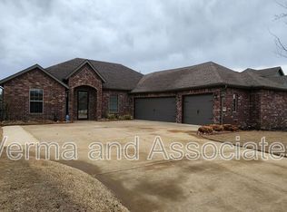 3200 SW Hazelnut Ave, Bentonville, AR 72713