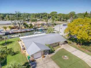 9151 Lake Dr, Englewood, FL 34224
