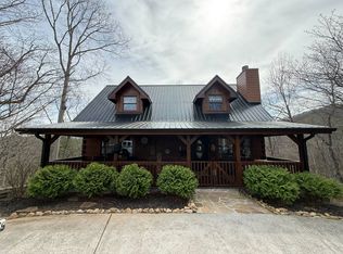 839 W Gold Dust Dr, Pigeon Forge, TN 37863