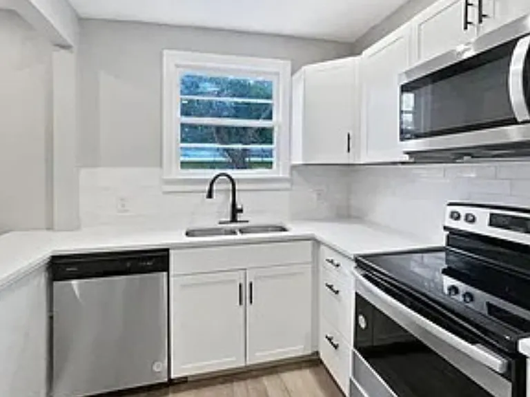 3336 Myra St — Photo 7
