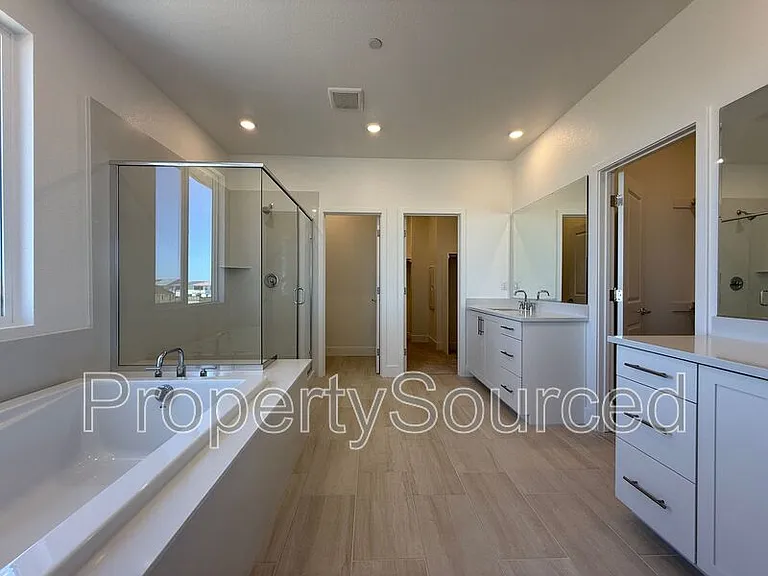 1336 N Martorella Ave — Photo 35