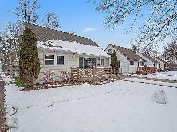 3rd image of 821 E Greenlawn Ave