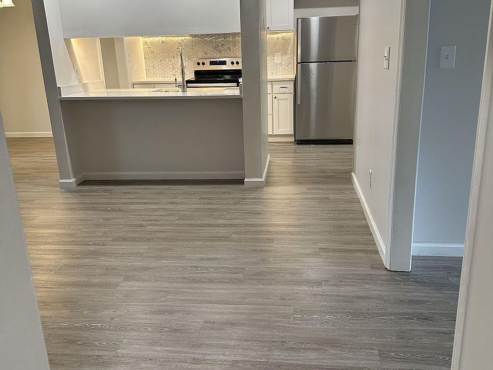 1st image of 334 Waterdown Dr APT 2