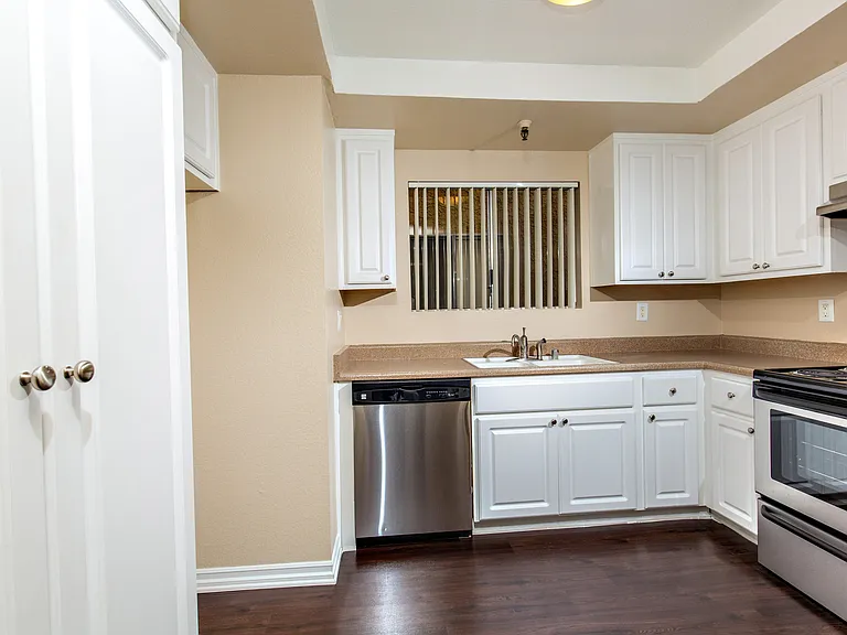 800 S Brea Blvd — Photo 1