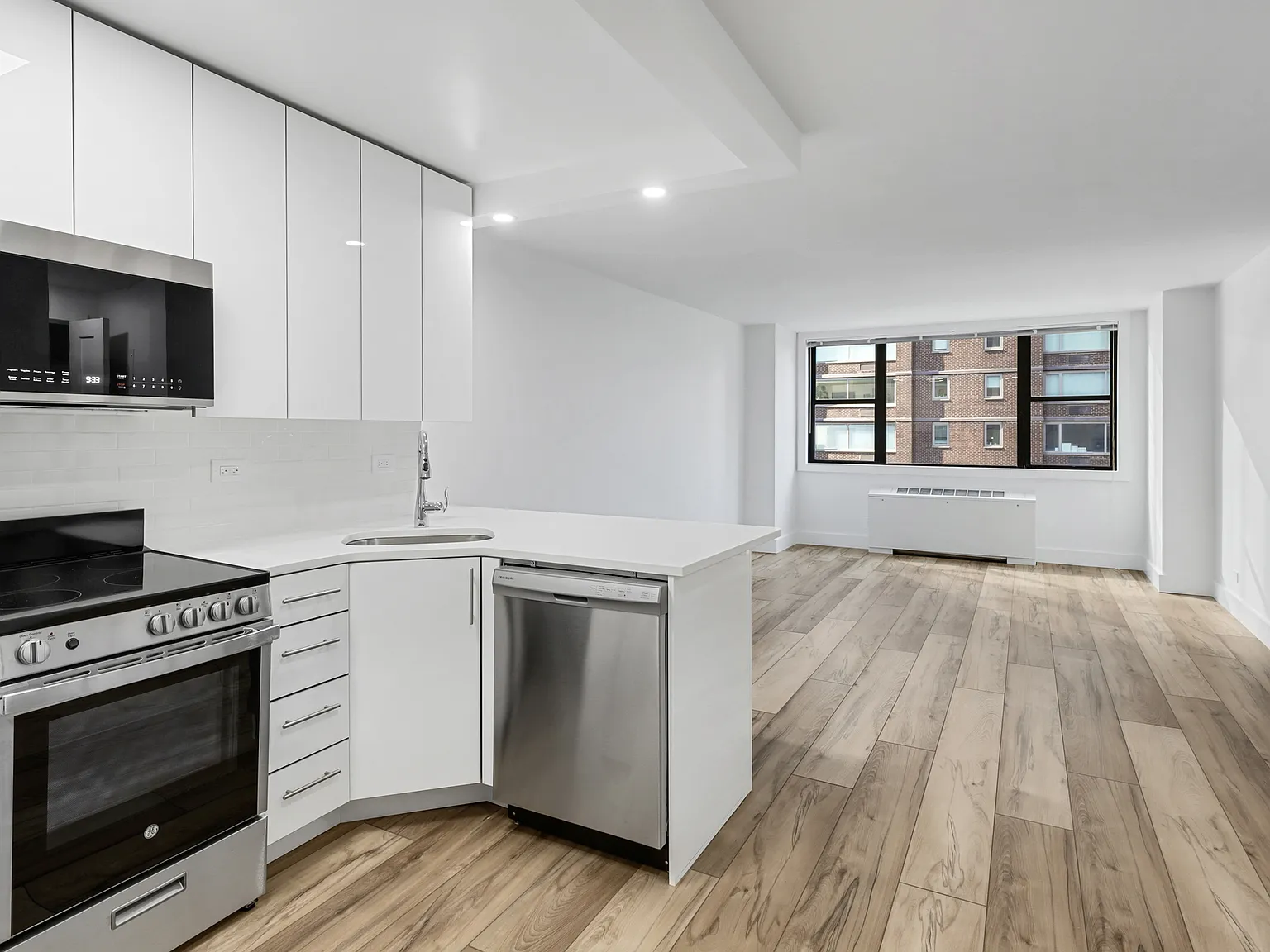 315 West 57th Street — Photo 3