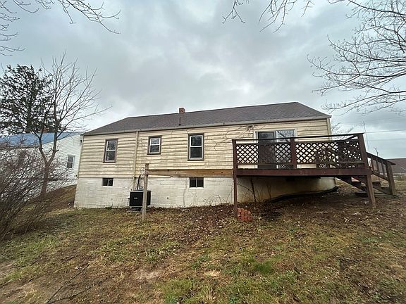 3rd image of 316 Sunset Dr