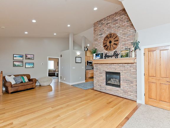 3rd image of 549 W Greenwood Dr