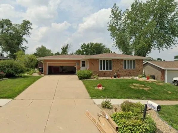 6605 Kent Dr NE, Cedar Rapids, IA 52402