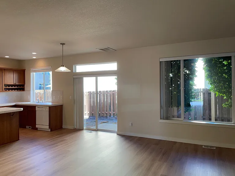 347 NW 207th Ave — Photo 8