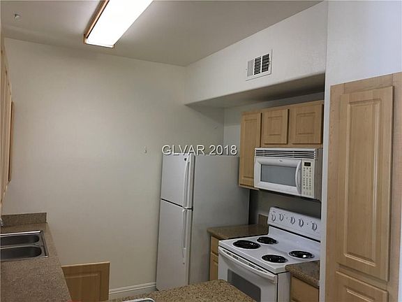 4th image of 8000 W Badura Ave #2048