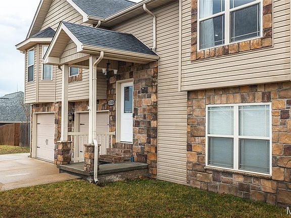 3rd image of 11145 Lexington Ln