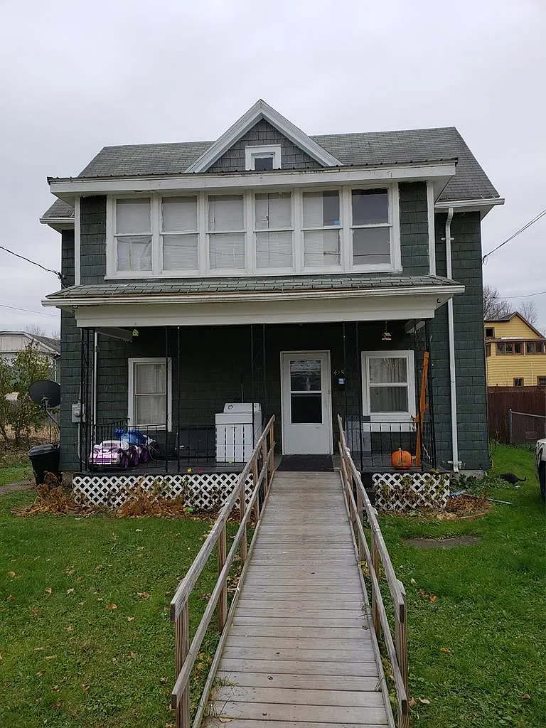418 Herrick St photo 1