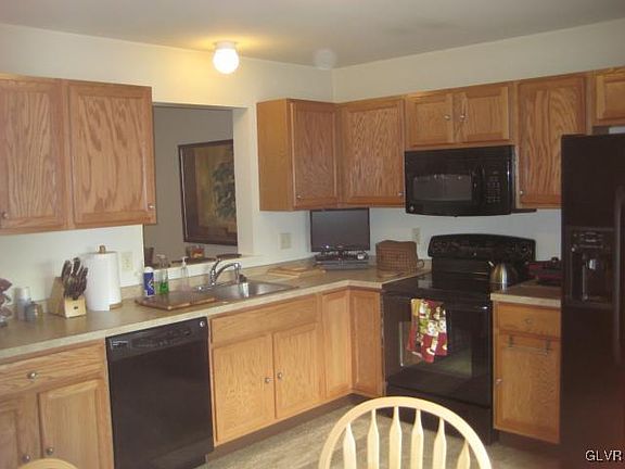 4th image of 499 S Lehigh Gap St