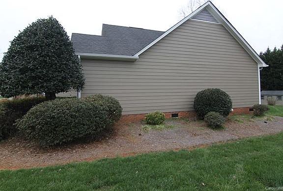 3rd image of 508 Cameron Pointe Ln