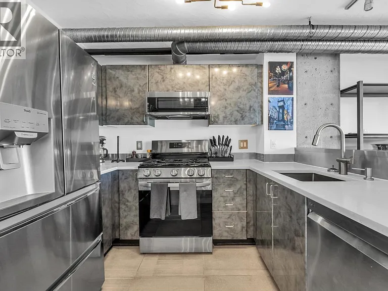 27 Alexander St #608 — Photo 14
