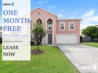 829 Sun Ridge Village Dr, Winter Haven, FL 33880