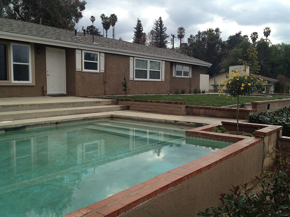 1st image of 250 E Crescent Ave