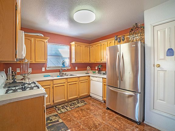 4th image of 12125 Tower Hill Dr