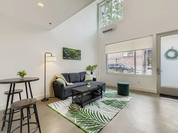 4504 1st Ave NE, Seattle, WA 98105