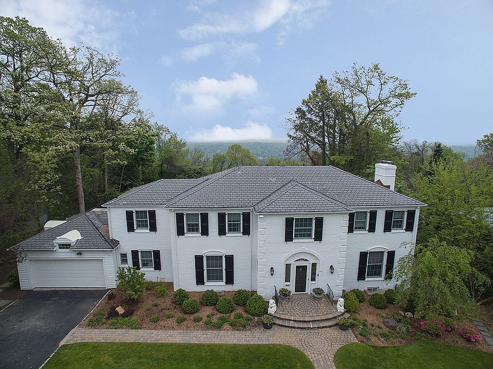 2nd image of 40 Crest Dr