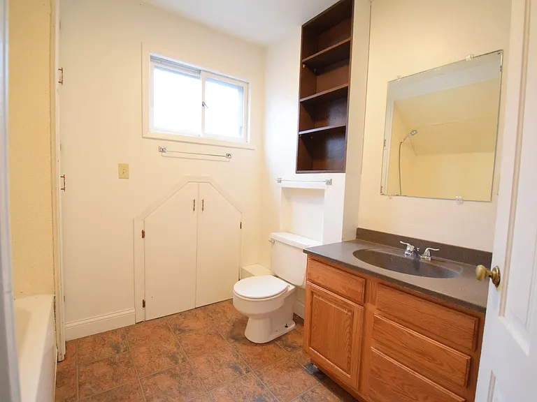 417 Pearl St — Photo 8