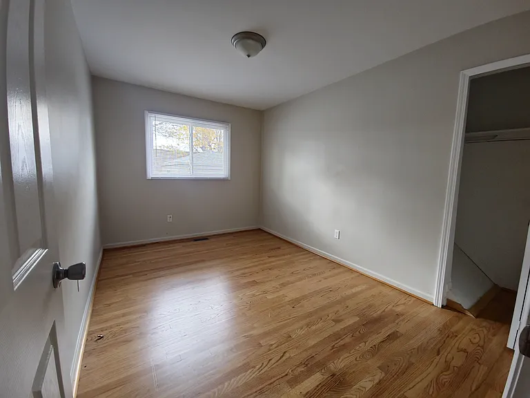 28919 Hughes St — Photo 10