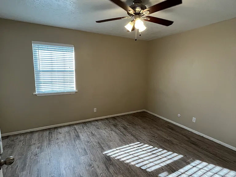 North Park Apartments — Photo 23