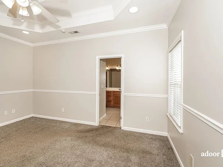 1044 Kerry Dr — Photo 9