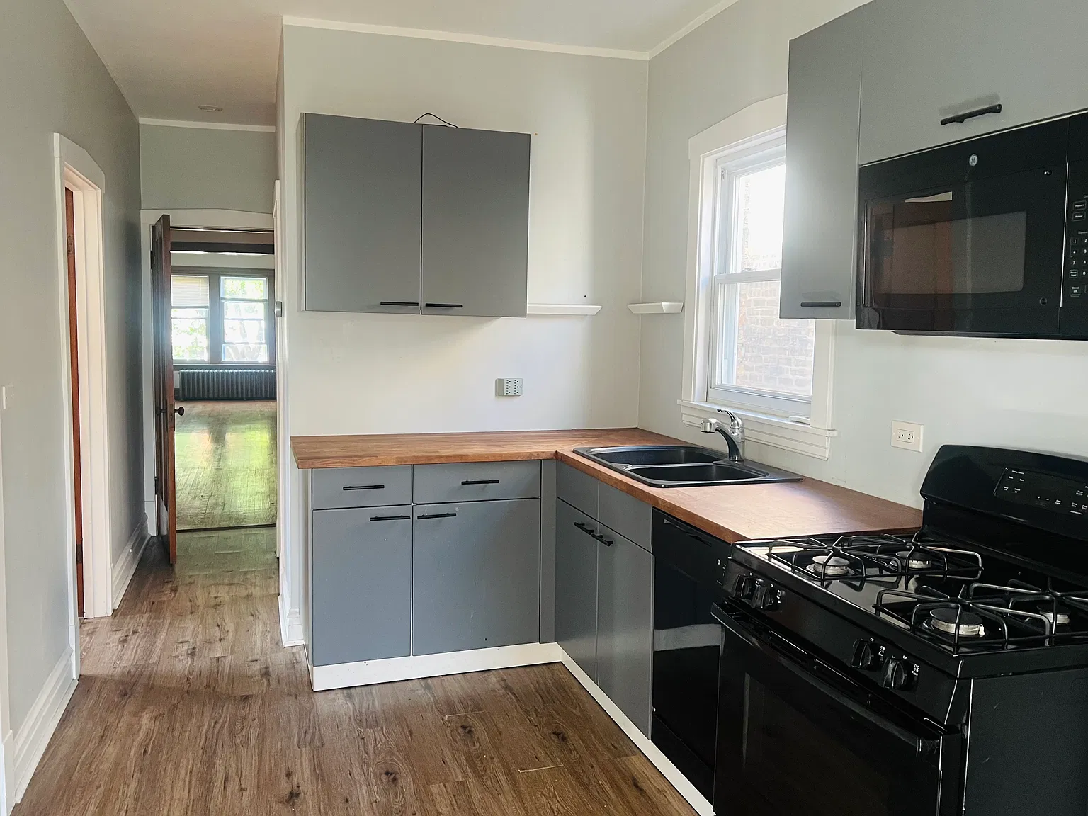 2 bed, 1200 sqft, $2,100 — Photo 2