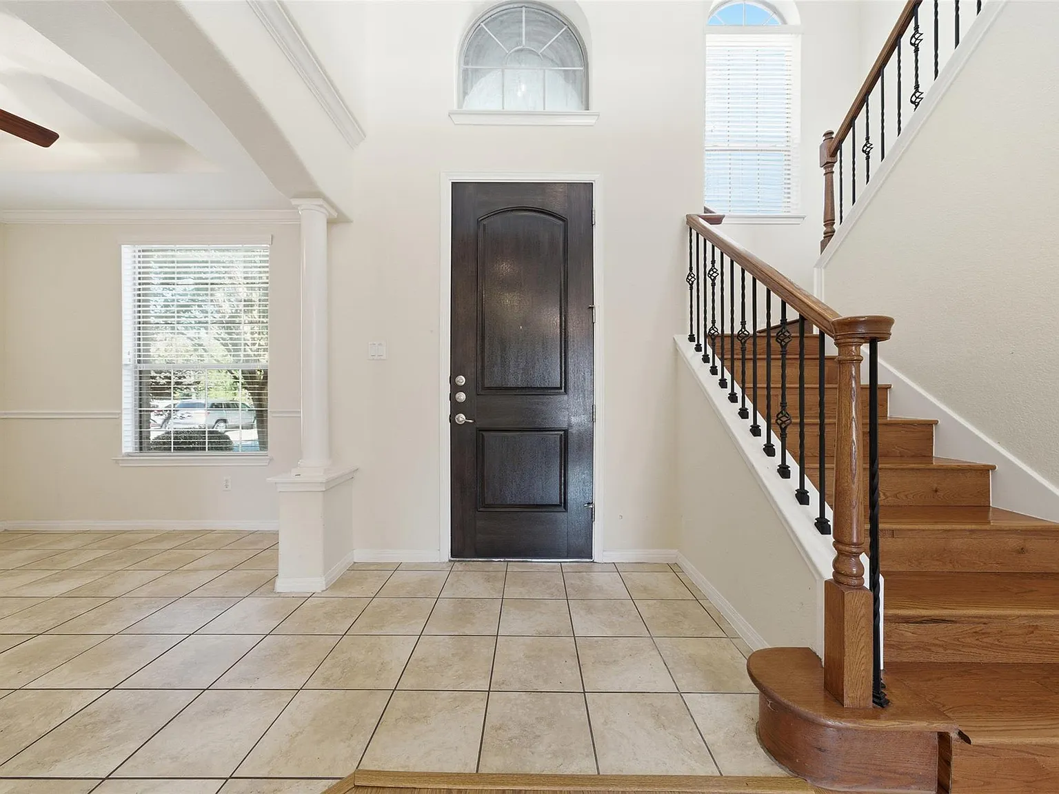 3 bed, 3.0 bath, 1942 sqft, $2,095 — Photo 4