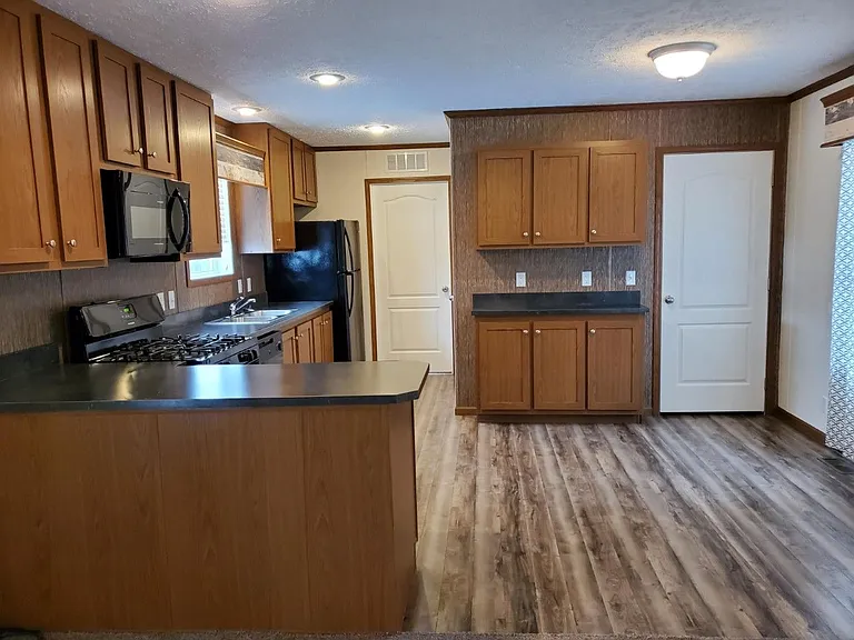 Grand Blanc Crossing — Photo 15