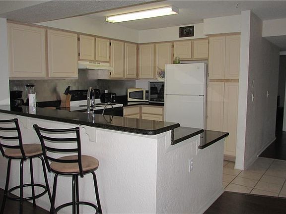 5th image of 14049 Fairway Island Dr APT 121