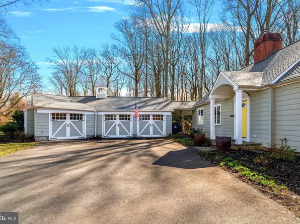 272 Brae Bourn Rd, Huntingdon Valley, PA 19006