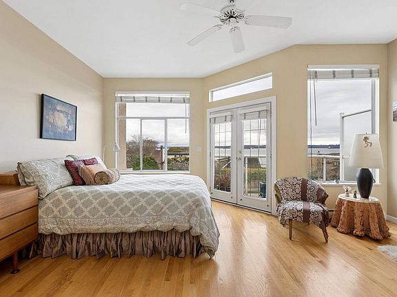 5th image of 2333 Bellevue Ave