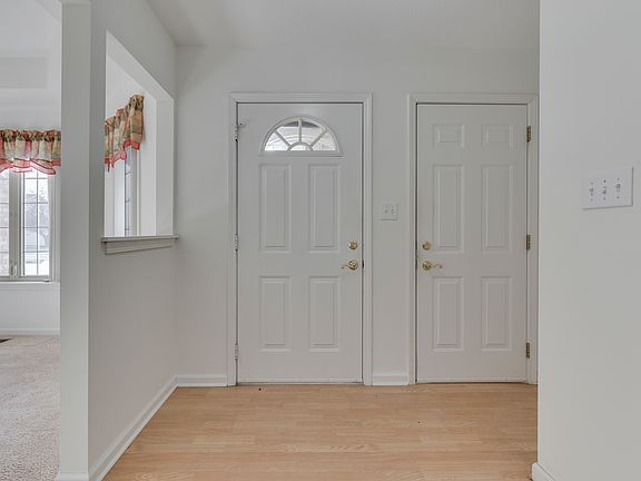 4th image of 556 Silver Fox Ct