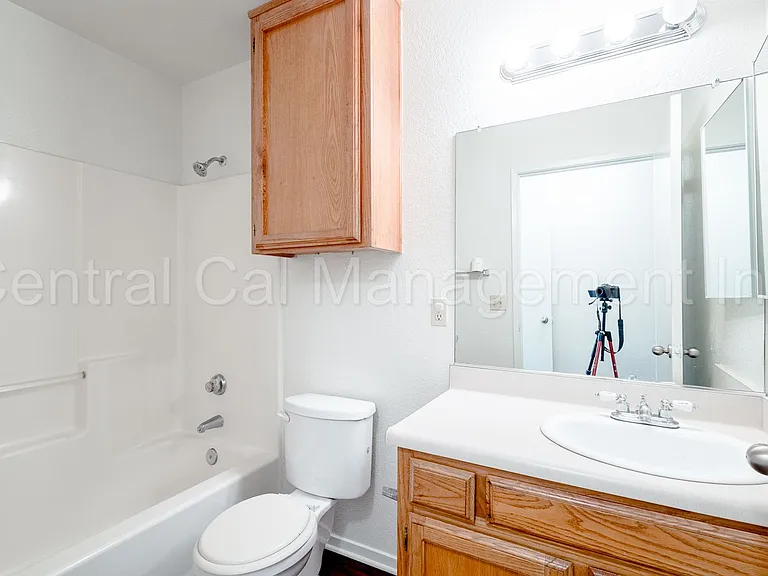 8400 Laborough Dr — Photo 15