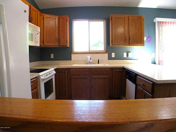 5th image of 13303 Tamarack St