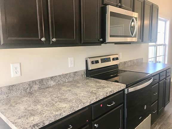 5th image of 131 Rockland Dr