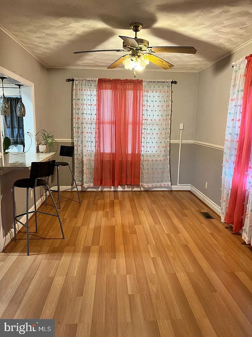 3 bed, 1272 sqft, $1,900 — Photo 3