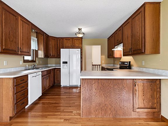 5th image of 3945 SW 40th St