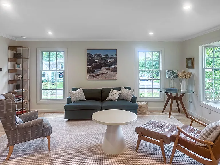 610 Eastwood Dr — Photo 3