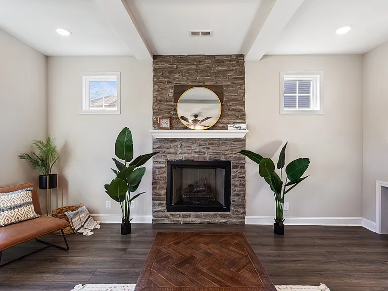 2433 Bucklin Dr — Photo 7