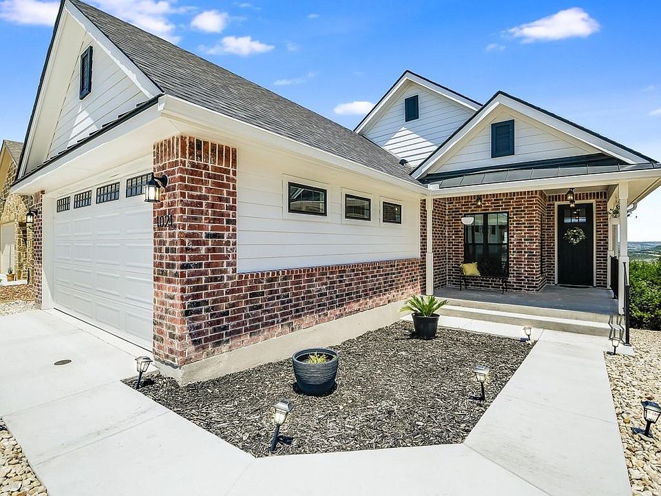 1st image of 1021 Roanoke Ln