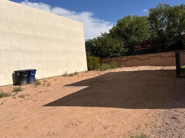 708 Benicia Ln SW, Albuquerque, NM 87102