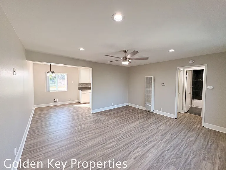 225 S Ditmar St #J — Photo 6